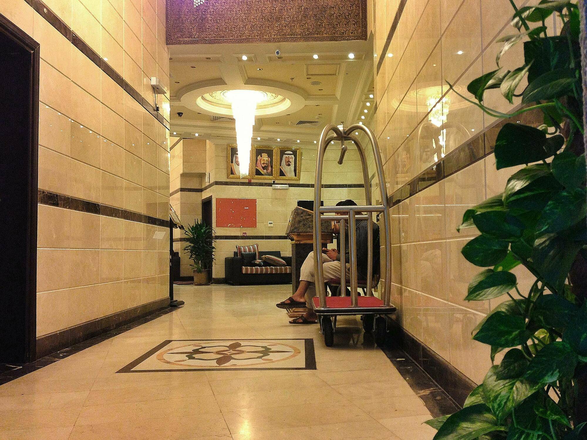 Qasr Al Azizia Hotel Mecca Exterior photo